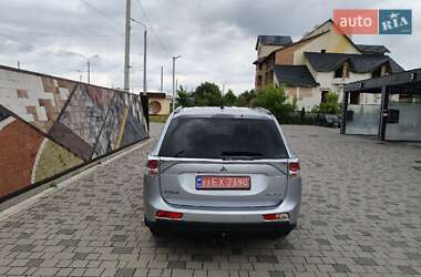 Внедорожник / Кроссовер Mitsubishi Outlander 2013 в 