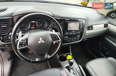 Внедорожник / Кроссовер Mitsubishi Outlander 2013 в 