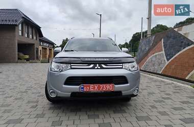 Внедорожник / Кроссовер Mitsubishi Outlander 2013 в 