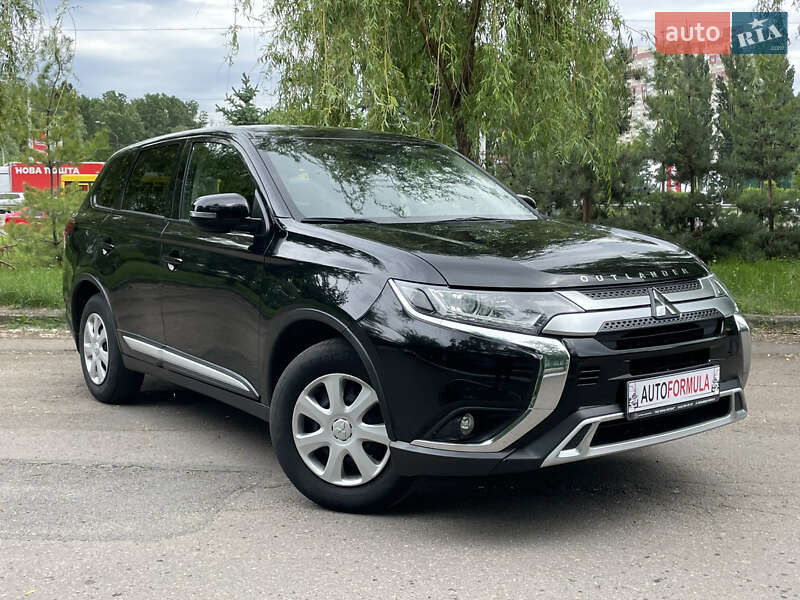 Внедорожник / Кроссовер Mitsubishi Outlander 2021 в 