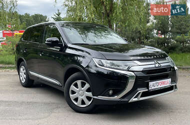 Внедорожник / Кроссовер Mitsubishi Outlander 2021 в 