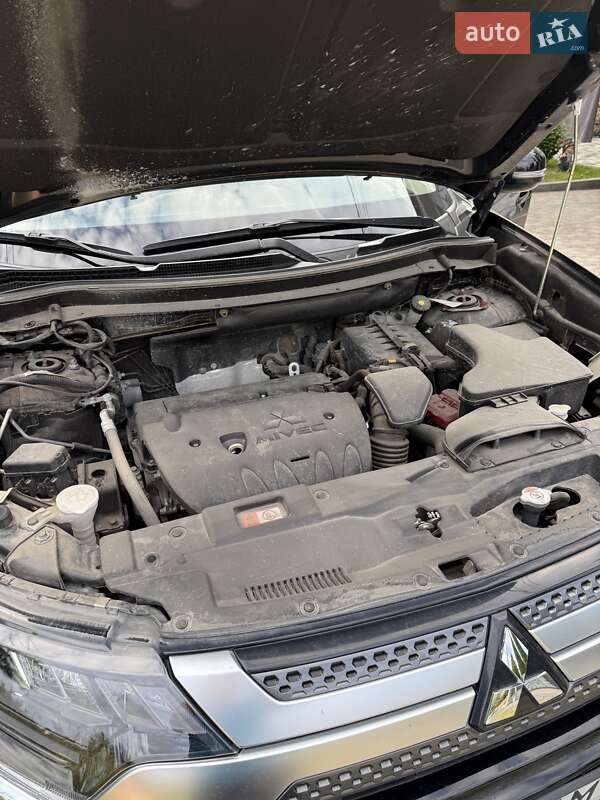 Позашляховик / Кросовер Mitsubishi Outlander 2021 в Львові