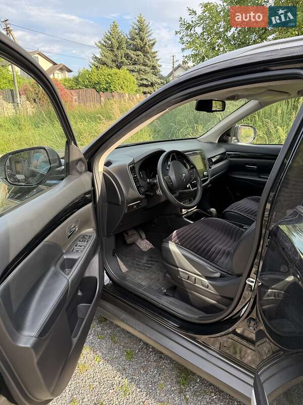 Позашляховик / Кросовер Mitsubishi Outlander 2021 в Львові