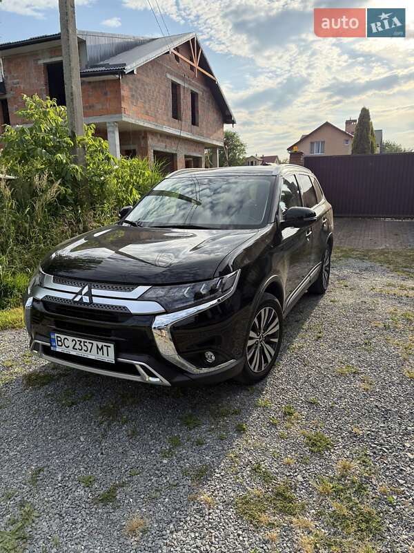Позашляховик / Кросовер Mitsubishi Outlander 2021 в Львові