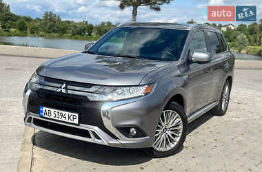 Внедорожник / Кроссовер Mitsubishi Outlander 2020 в 