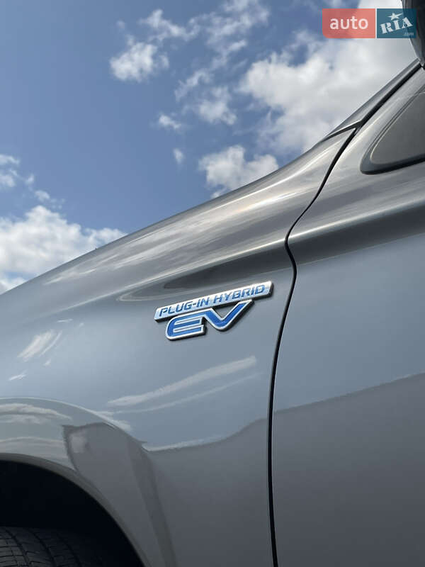 Внедорожник / Кроссовер Mitsubishi Outlander 2020 в Виннице