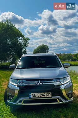 Внедорожник / Кроссовер Mitsubishi Outlander 2020 в 