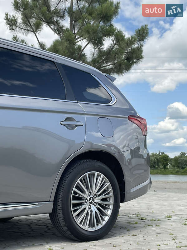 Внедорожник / Кроссовер Mitsubishi Outlander 2020 в Виннице