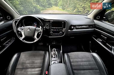 Внедорожник / Кроссовер Mitsubishi Outlander 2015 в 