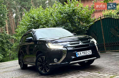 Внедорожник / Кроссовер Mitsubishi Outlander 2015 в 