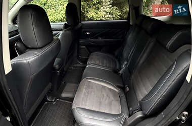 Внедорожник / Кроссовер Mitsubishi Outlander 2015 в 