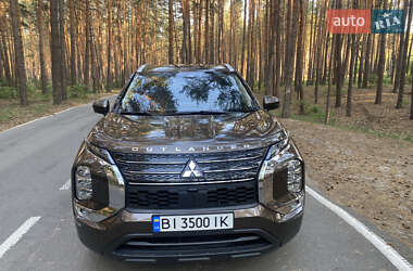 Внедорожник / Кроссовер Mitsubishi Outlander 2022 в 