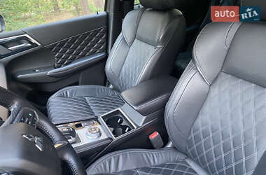 Внедорожник / Кроссовер Mitsubishi Outlander 2022 в 