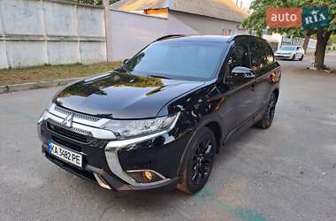 Внедорожник / Кроссовер Mitsubishi Outlander 2018 в 