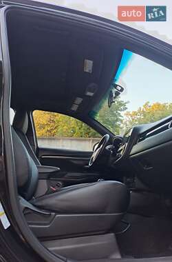 Внедорожник / Кроссовер Mitsubishi Outlander 2018 в 