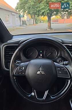 Внедорожник / Кроссовер Mitsubishi Outlander 2018 в 