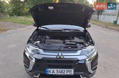 Внедорожник / Кроссовер Mitsubishi Outlander 2018 в 