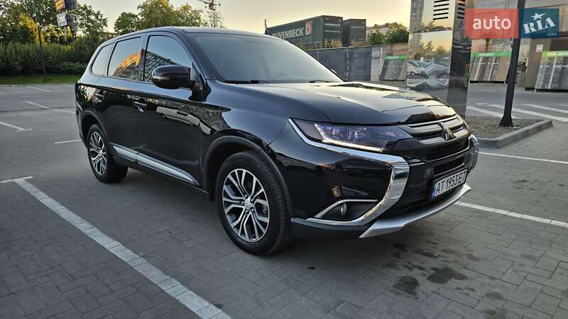 Внедорожник / Кроссовер Mitsubishi Outlander 2017 в Ивано-Франковске