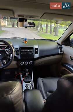 Внедорожник / Кроссовер Mitsubishi Outlander 2008 в 
