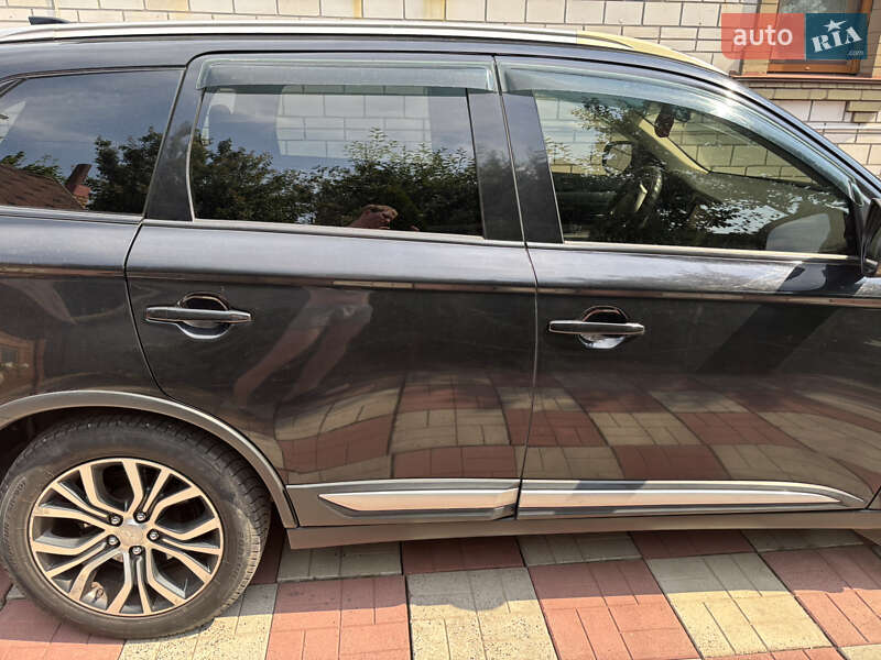 Внедорожник / Кроссовер Mitsubishi Outlander 2018 в Киеве