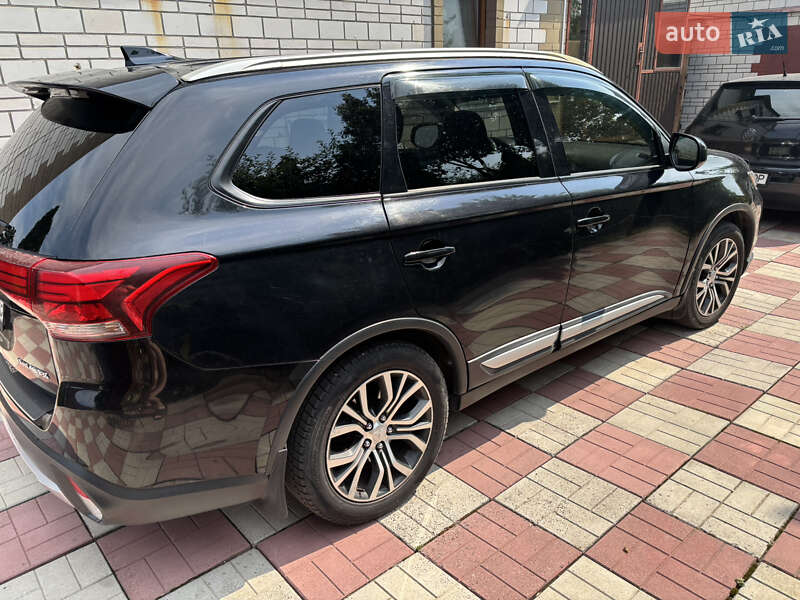 Внедорожник / Кроссовер Mitsubishi Outlander 2018 в Киеве