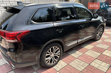 Позашляховик / Кросовер Mitsubishi Outlander 2018 в 