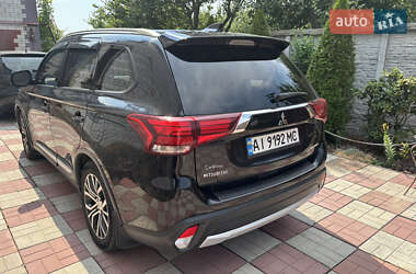 Позашляховик / Кросовер Mitsubishi Outlander 2018 в 