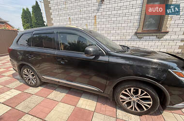 Позашляховик / Кросовер Mitsubishi Outlander 2018 в 
