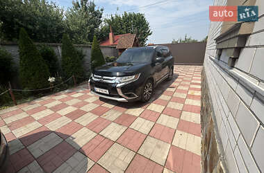 Позашляховик / Кросовер Mitsubishi Outlander 2018 в 