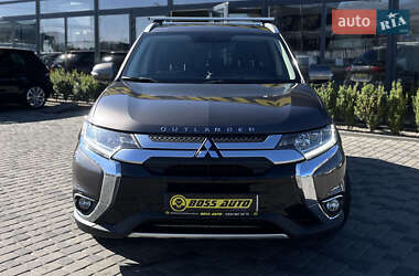 Внедорожник / Кроссовер Mitsubishi Outlander 2015 в 