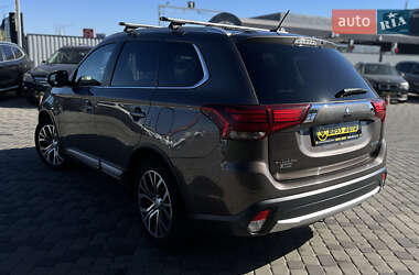 Внедорожник / Кроссовер Mitsubishi Outlander 2015 в 