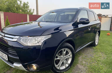 Внедорожник / Кроссовер Mitsubishi Outlander 2015 в 