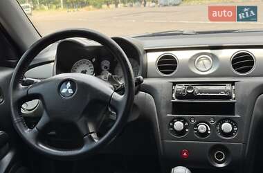Внедорожник / Кроссовер Mitsubishi Outlander 2006 в 