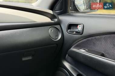Внедорожник / Кроссовер Mitsubishi Outlander 2006 в 