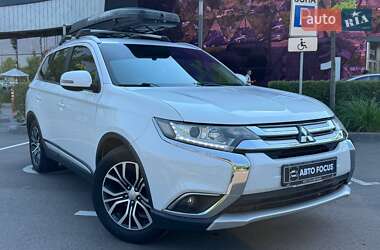 Позашляховик / Кросовер Mitsubishi Outlander 2017 в Києві