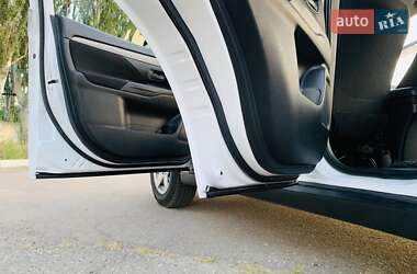 Внедорожник / Кроссовер Mitsubishi Outlander 2012 в 