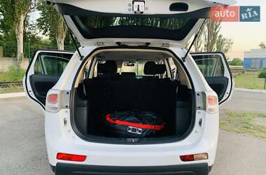 Внедорожник / Кроссовер Mitsubishi Outlander 2012 в 