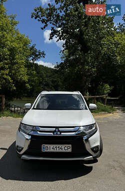 Внедорожник / Кроссовер Mitsubishi Outlander 2015 в 