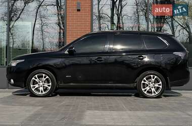 Внедорожник / Кроссовер Mitsubishi Outlander 2012 в 