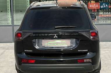 Внедорожник / Кроссовер Mitsubishi Outlander 2012 в 