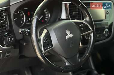 Внедорожник / Кроссовер Mitsubishi Outlander 2012 в 