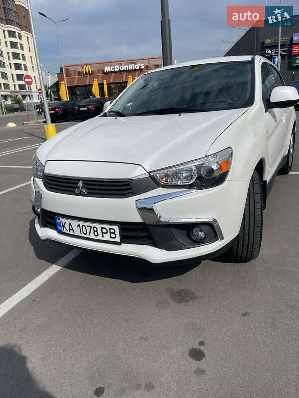 Внедорожник / Кроссовер Mitsubishi Outlander 2015 в Киеве