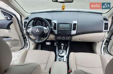 Позашляховик / Кросовер Mitsubishi Outlander 2011 в 