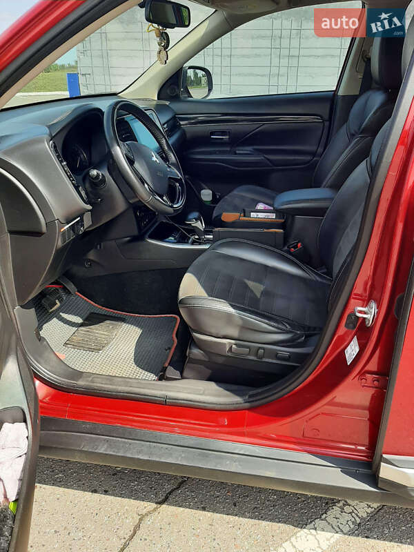 Внедорожник / Кроссовер Mitsubishi Outlander 2019 в Полтаве