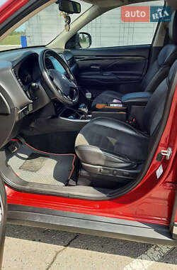 Внедорожник / Кроссовер Mitsubishi Outlander 2019 в 