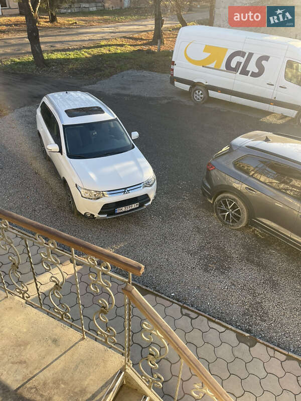 Внедорожник / Кроссовер Mitsubishi Outlander 2014 в Хмельницком