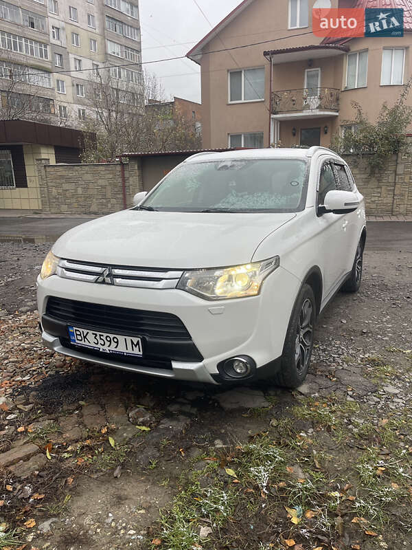 Внедорожник / Кроссовер Mitsubishi Outlander 2014 в Хмельницком