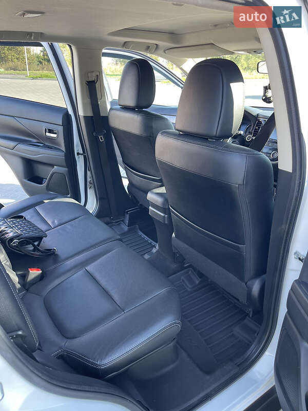 Внедорожник / Кроссовер Mitsubishi Outlander 2014 в Хмельницком