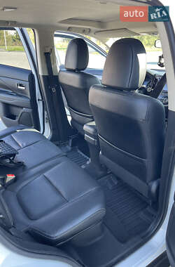 Внедорожник / Кроссовер Mitsubishi Outlander 2014 в 