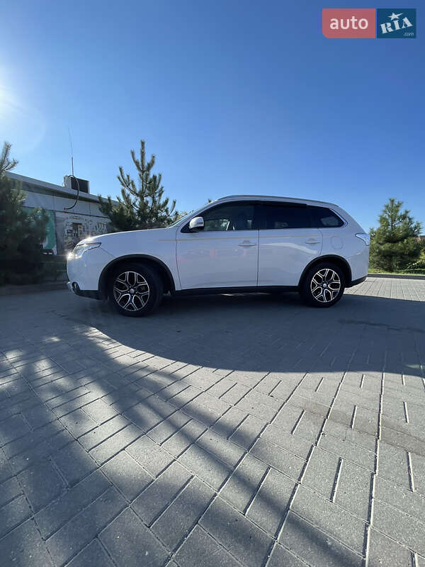 Внедорожник / Кроссовер Mitsubishi Outlander 2014 в Хмельницком
